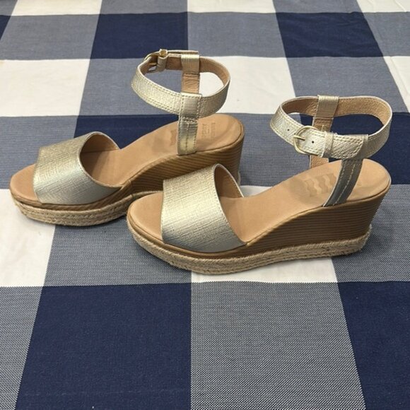 SPERRY Gold Sandals - Picture 3 of 8
